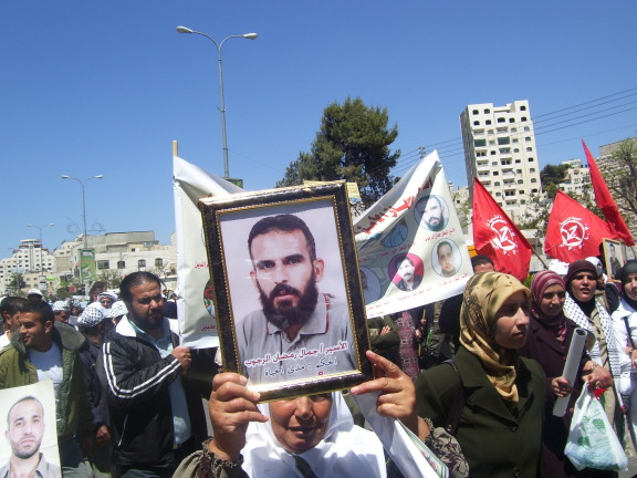 Pal&aelig;stinensere kr&aelig;ver at Israel l&oslash;slader alle politiske fanger